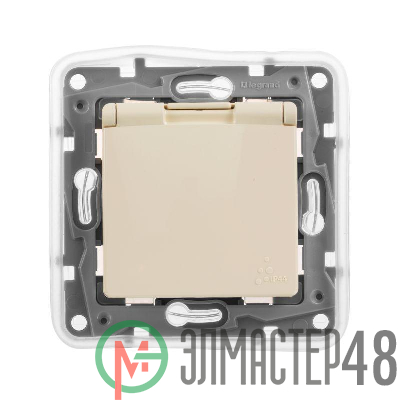 Механизм розетки 1-м СП Etika 2К+З 16А IP44 защ. шторки с заземл. с защ. крышкой безвинт. зажимы сл. кость Leg 672332