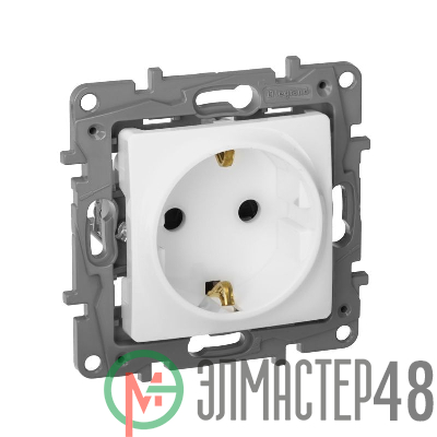 Механизм розетки 1-м СП Etika 2К+З 16А защ. шторки с заземл. винт. зажимы бел. Leg 672222